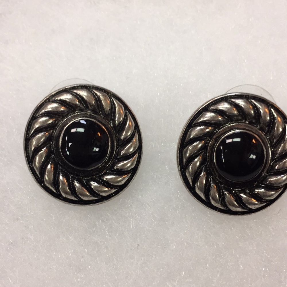 Earring - Picture 2 of 3